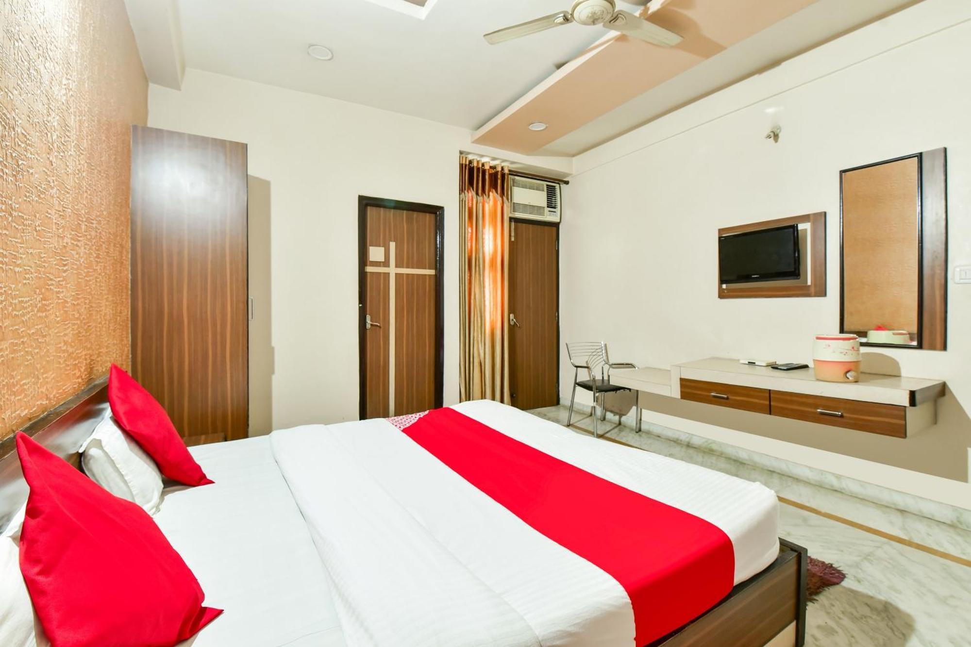 โอโย 74720 อาร์เอ็มจี สเตย์ Hotel อัจเมอร์ ภายนอก รูปภาพ